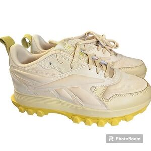 Cardi B Reebok Sneaker V2 Yellow Running Shoe Course A Pied Junior Size 7 NWT